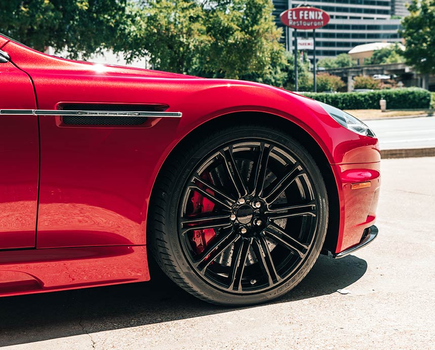 Aston Martin DB11 2022 - immagine 2